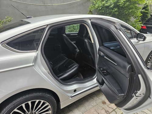 Ford Fusion 4